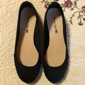Cute and comfy 9W Black fabric dress shoes